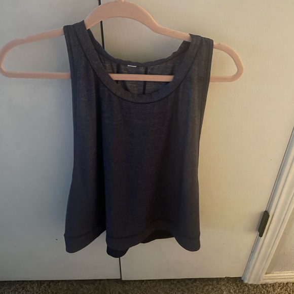 SIZE 6! cute lululemon workout top💖 - Picture 1 of 2